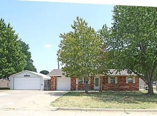 611 Hickory Dr, Cleveland, OK 74020