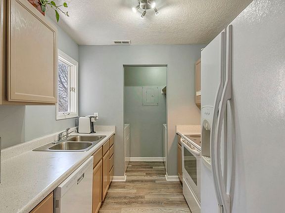 2nd image of 1770 Keysview Ct APT 21