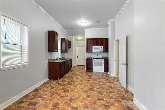 821 De Armas St — Photo 5