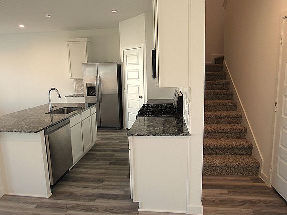 4th image of 2807 Glengary River Way