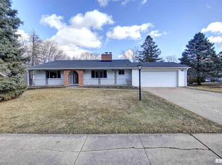 725 S 15th St, Clinton, IA 52732