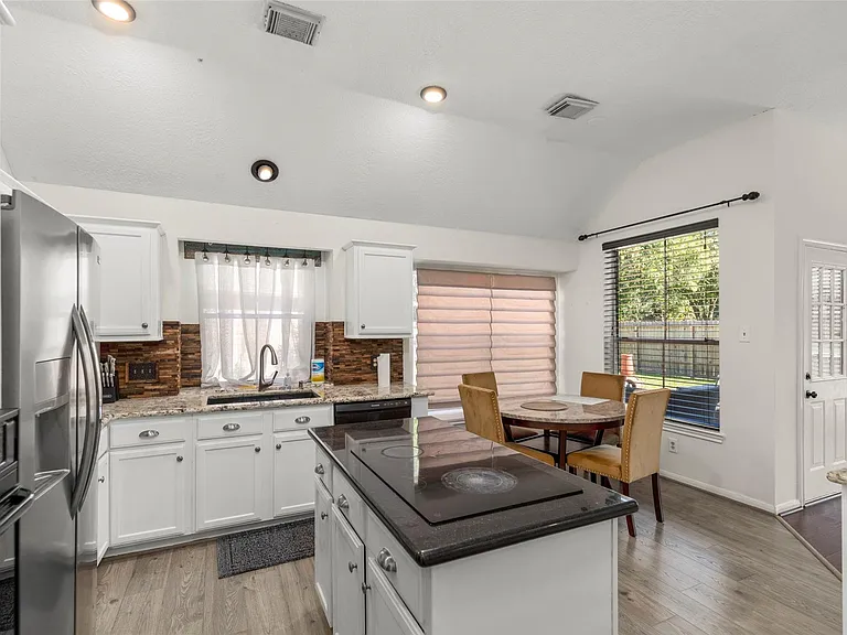 723 Avery Dr — Photo 11