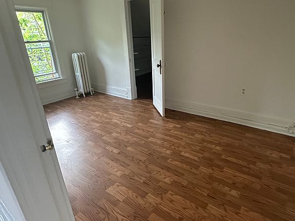 5th image of 239 Ashland Ave #2