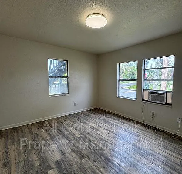 602 Emma St #1 — Photo 4