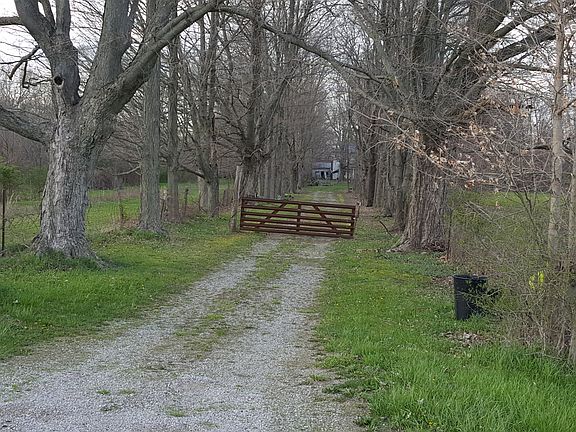 3rd image of 5848 Fairfield Beach Rd NE