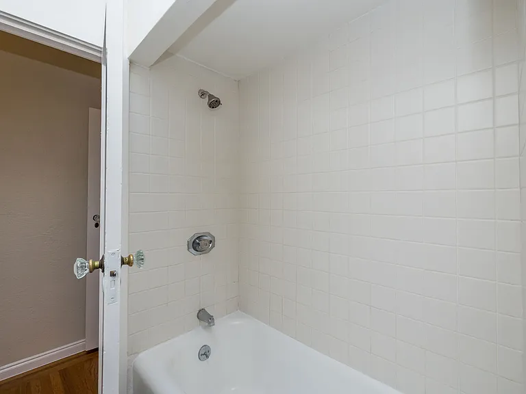 381 Belmont — Photo 11