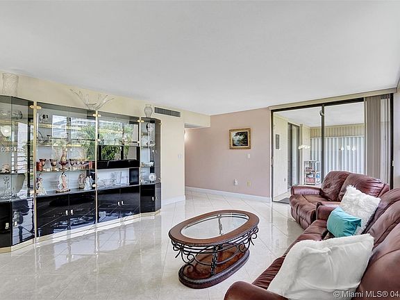 2nd image of 20341 NE 30th Ave #Penthouse 18