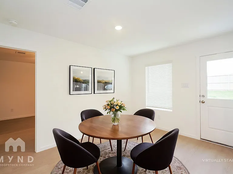2636 Mistwood Dr — Photo 5