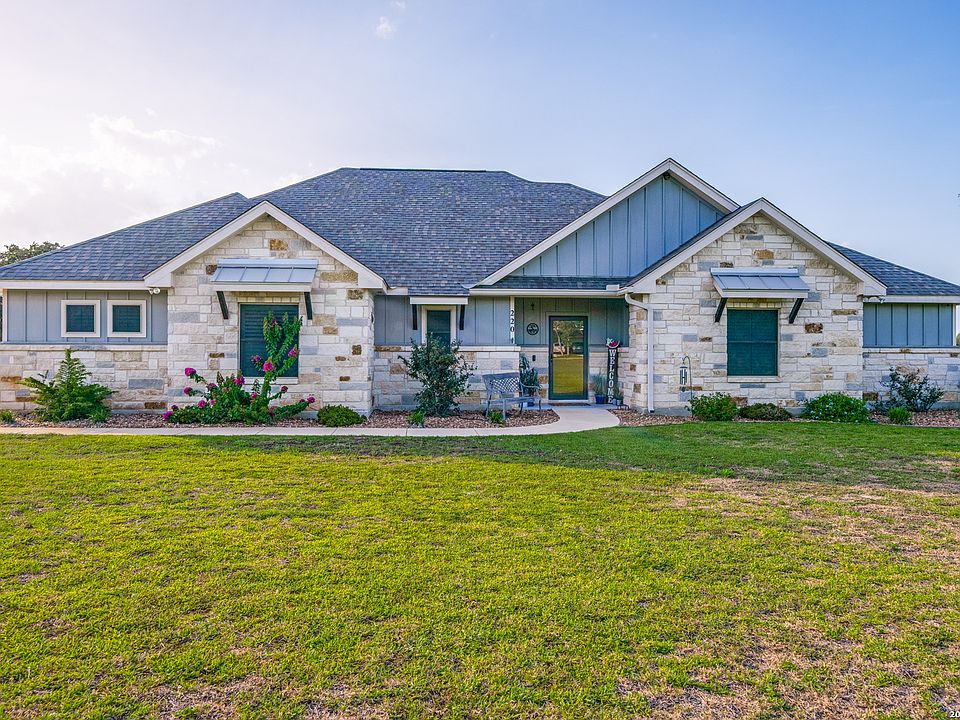 1st image of 220 Cibolo Ridge