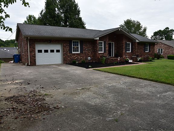 3rd image of 1505 Oxford Dr