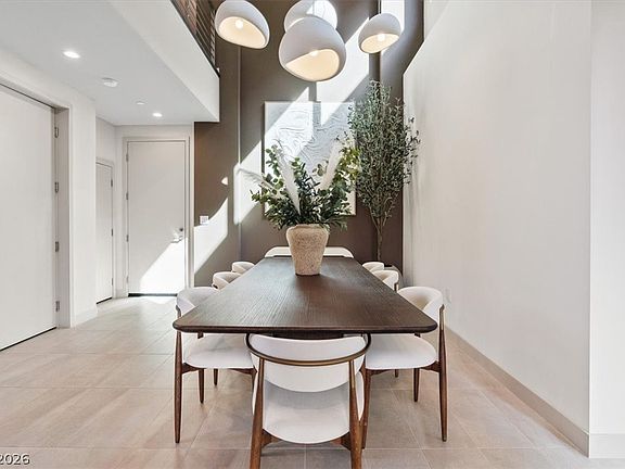 5th image of 40 Heron Harbour Dr
