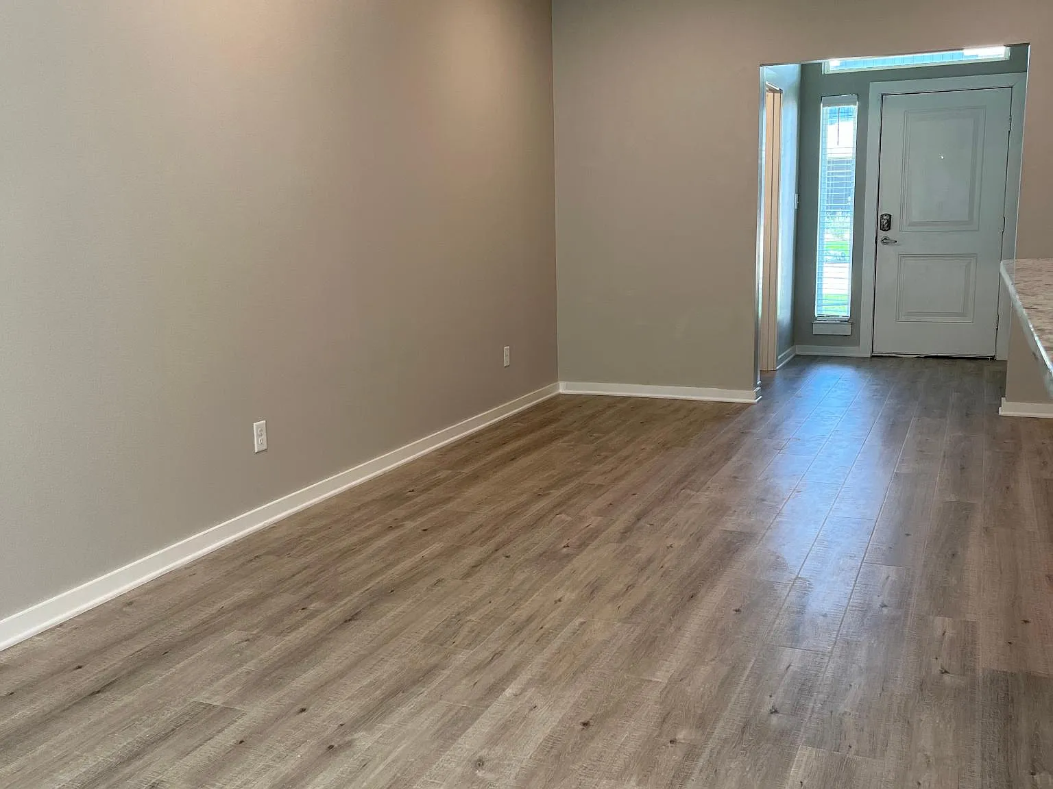 2 bed, 2.5 bath, 1180 sqft, $1,700 — Photo 2