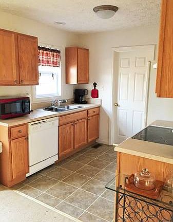 3rd image of 544 Linda Ln