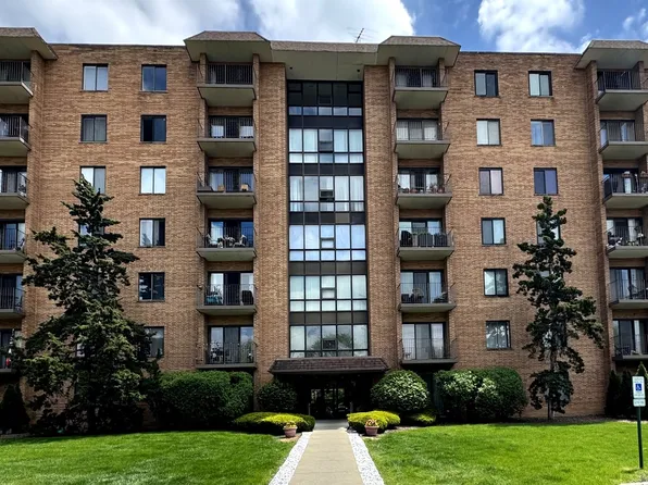 1727 W Crystal Ln Unit 212, Mount Prospect, IL 60056