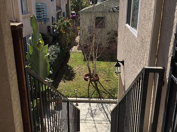 3rd image of 1562 Oliver Ave