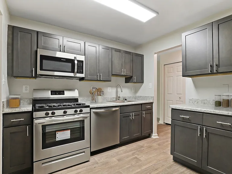 Annapolis Roads Apartments — Photo 14
