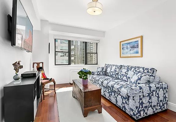 5th image of 201 E 66th St APT 17M
