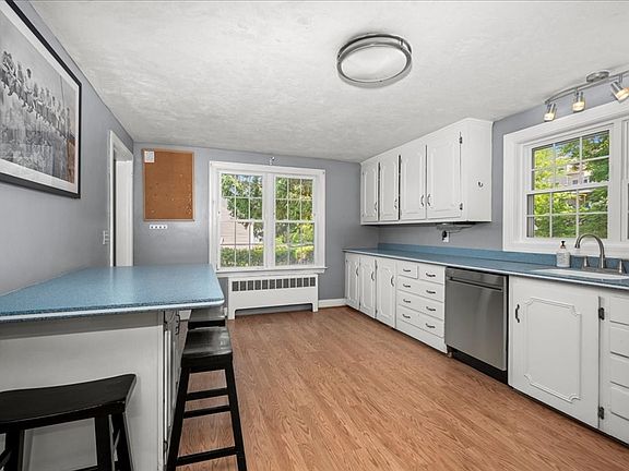 4th image of 15 Alpine St