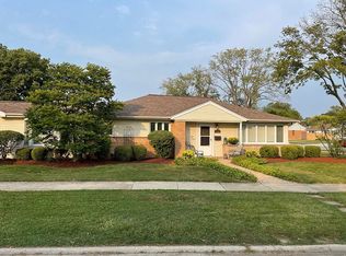 1122 E Grant Dr, Des Plaines, IL