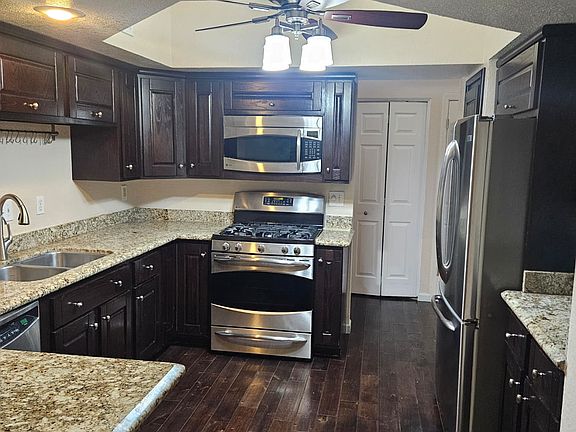 2nd image of 39 Stratford Hall Cir