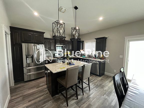 5th image of 737 Wilshire Pl