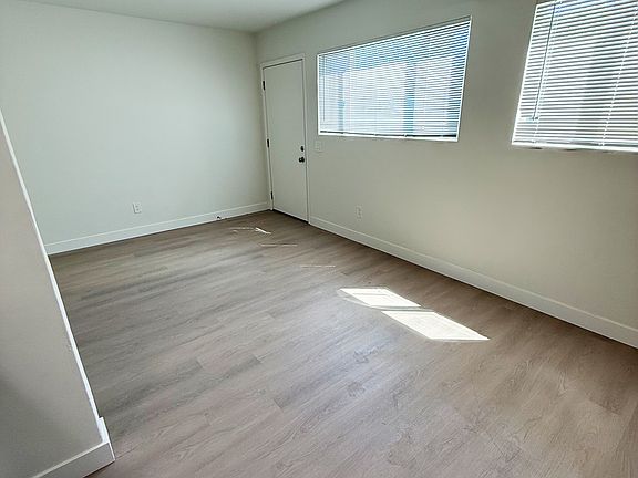 4th image of 4482 51st St
