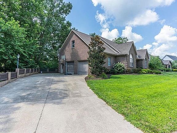 2nd image of 320 Hawthorne Dr