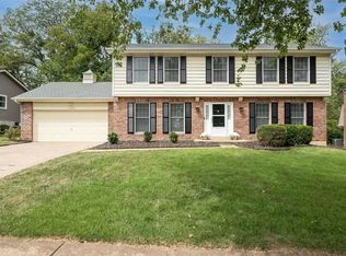 15027 Valley Ridge Dr, Chesterfield, MO 63017