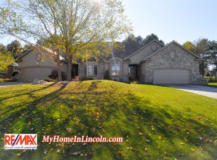 6150 Old Farm Ct, Lincoln, NE 68512
