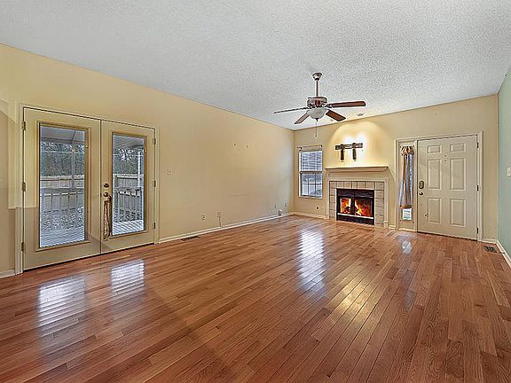 2nd image of 1726 Stone Hedge Dr