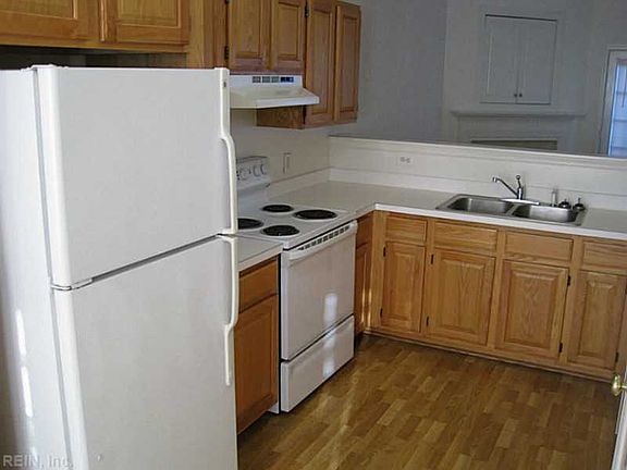 2nd image of 520 Salt Aire Ct