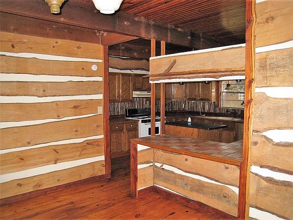 4th image of 782 Shady Ln