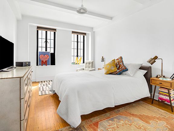 4th image of 100 7th Ave #12B