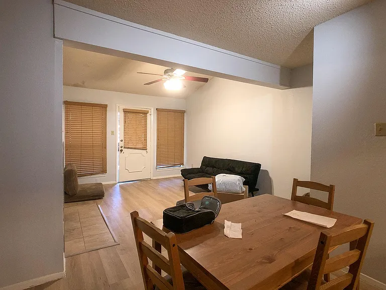 806 W 24th St #211 — Photo 4