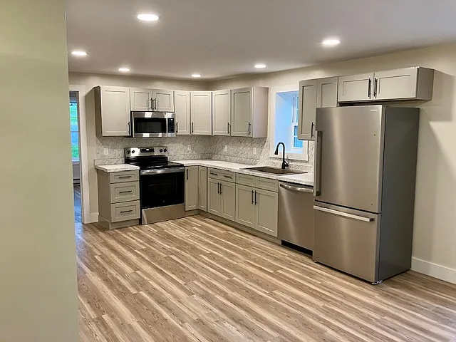 275 W Market St #3