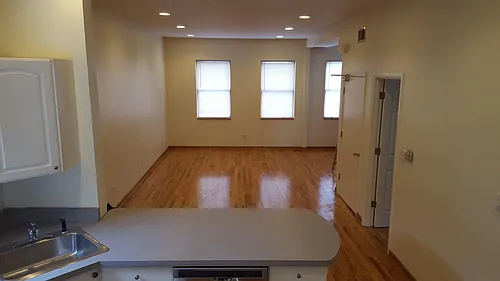 3107 N Southport Ave #3 Photo 1