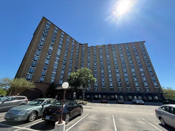 1 Renaissance Pl Unit 215, Palatine, IL 60067