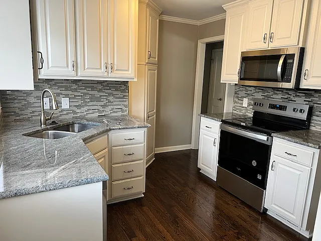 2 bed, 872 sqft, $1,900 — Photo 4
