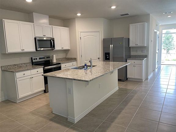 4th image of 927 Waterfall Blvd
