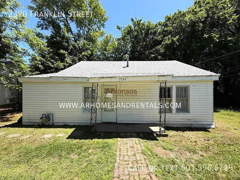 2320 Franklin St — Photo 1