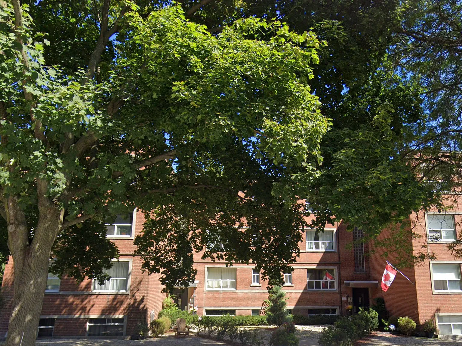 Helens Court Apartments - 317 — Photo 2