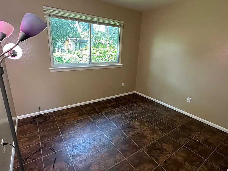 805 Southwell Ln #805 — Photo 11