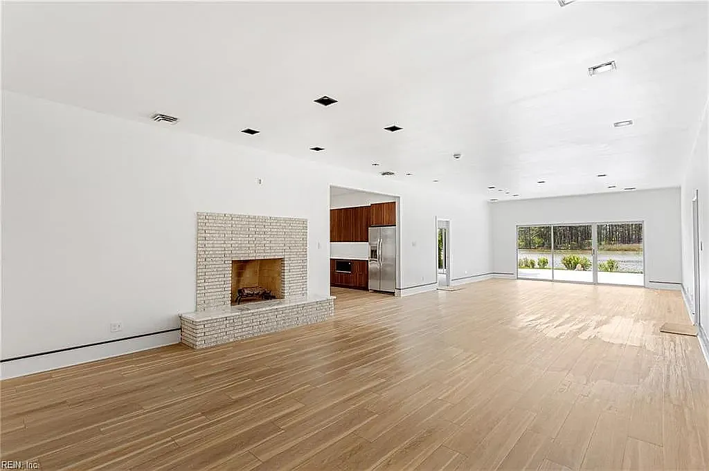 2 bed, 2481 sqft, $2,999 — Photo 2