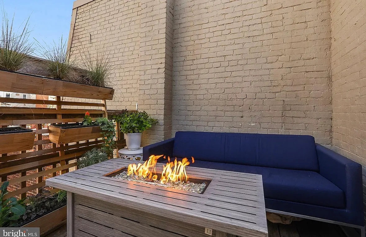 2 bed, 752 sqft, $3,950 — Photo 4