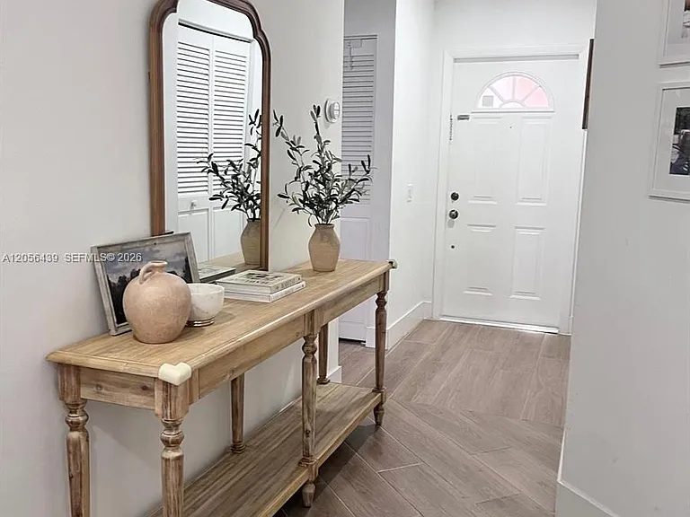 1285 Seagrape Cir — Photo 2