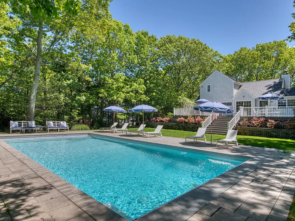 45 Wooded Oak Ln