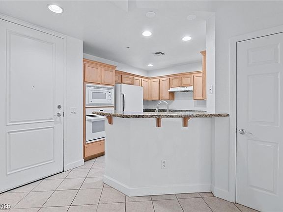 5th image of 91 E Agate Ave Unit 305