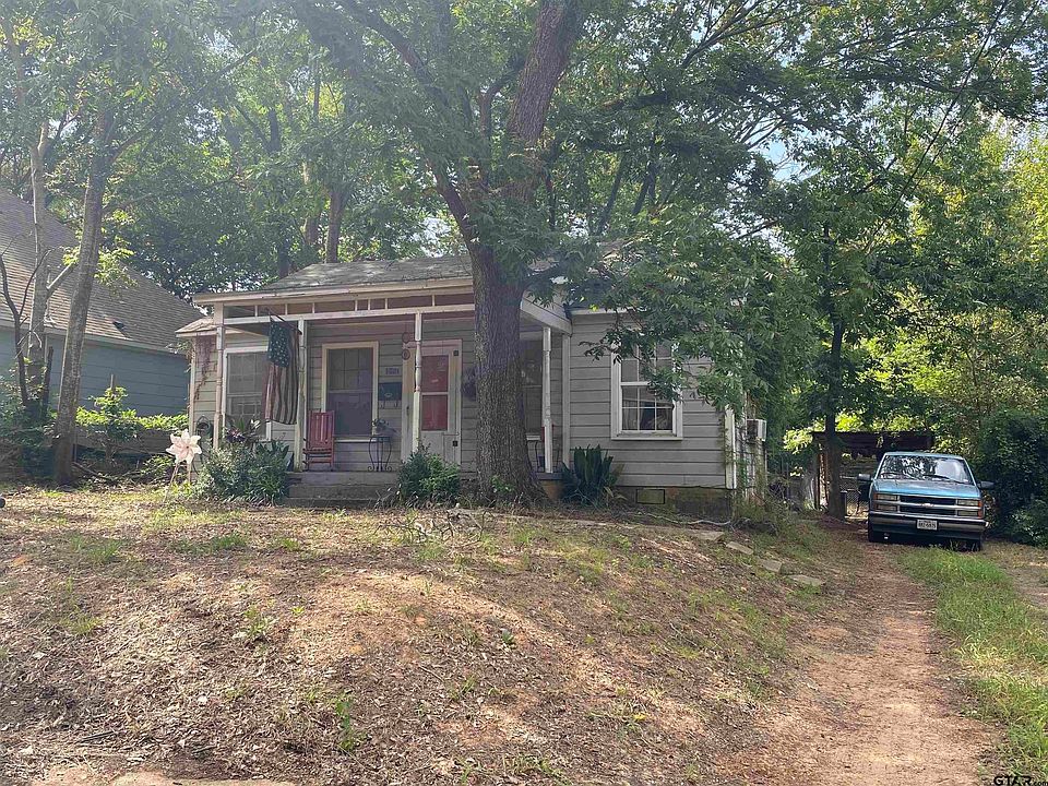 2nd image of 1321 E Travis St