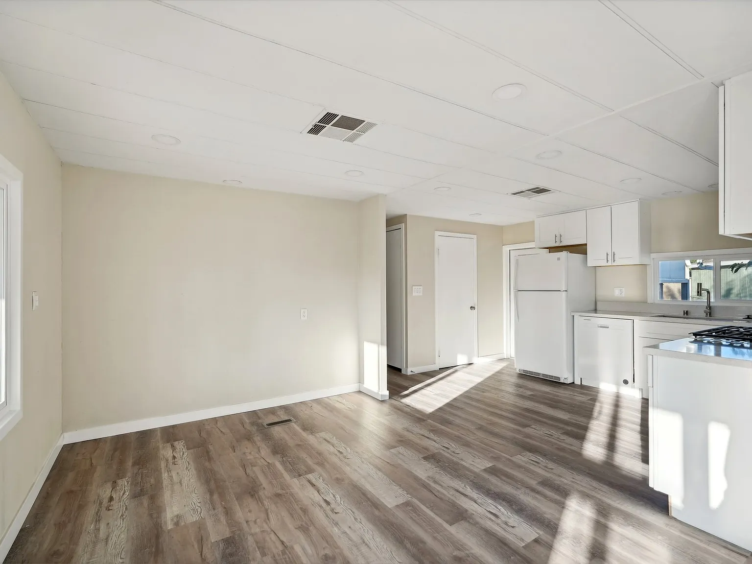 2 bed, 960 sqft, $1,950 — Photo 2