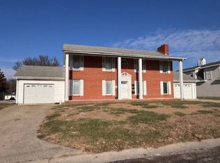 120 W 6th St, Cameron, MO 64429